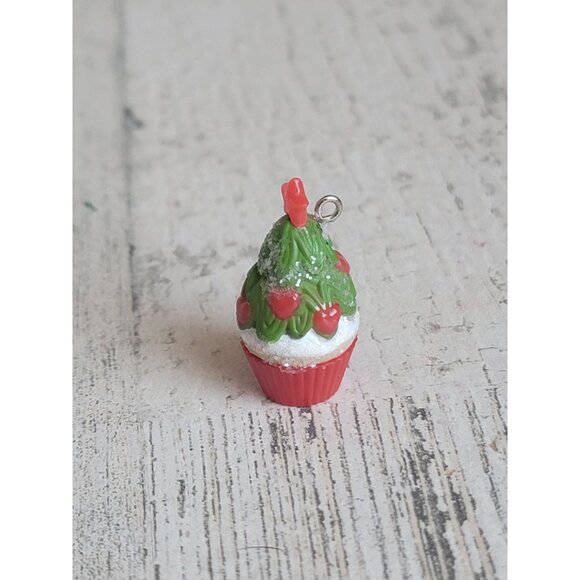 Hallmark Tasty Tannenbaum mini ornament Xmas cupcake - Picture 5 of 7